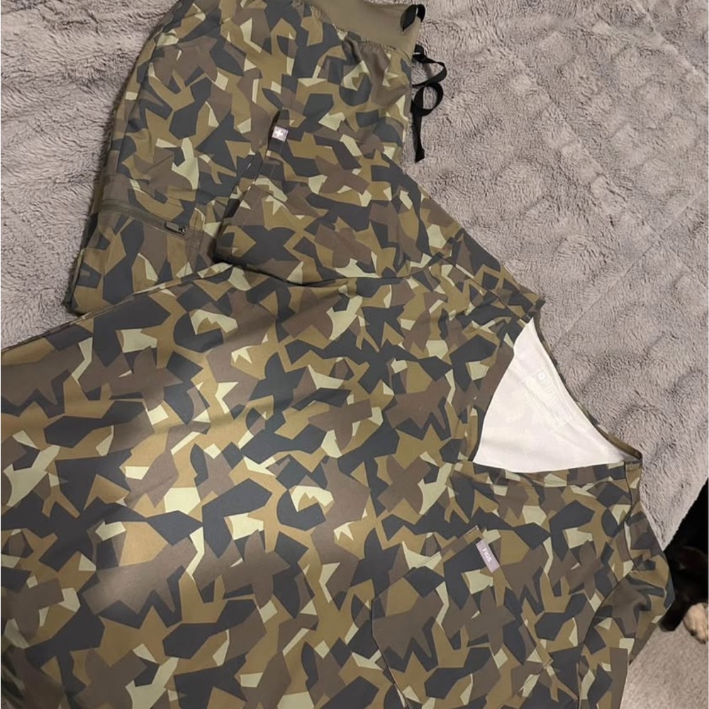 Figs Camouflage Scrub Set